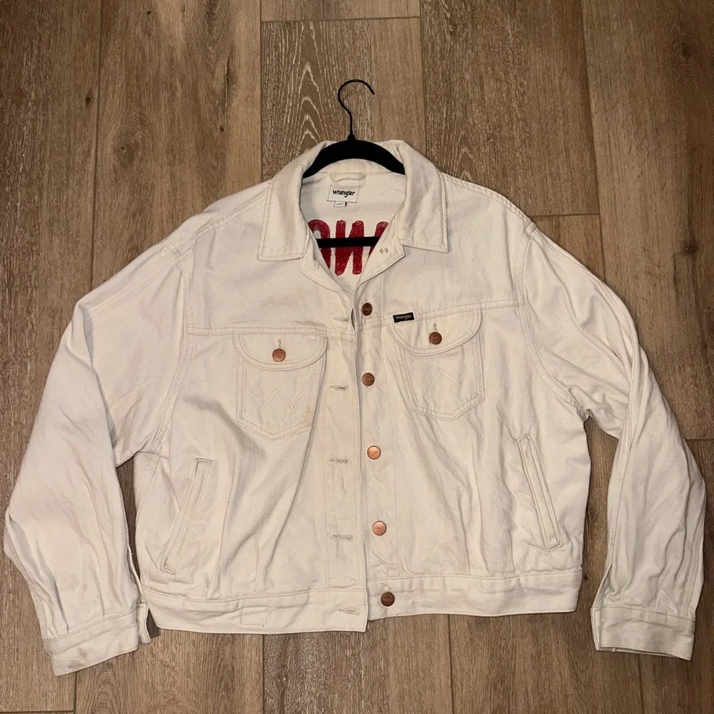 Wrangler Cream Denim Jacket with Red Accents - Picture 2 of 5